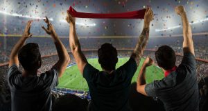 Ragazzi che esultano in uno stadio